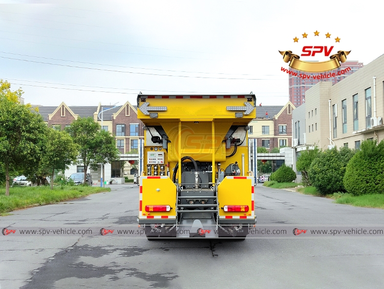 Slurry Sealing Truck Sinotruk - B